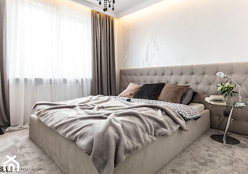 Nowoczesne mieszkanie - konkurs - Średnia biała sypialnia, styl nowoczesny - zdjęcie od SAS Wnętrza i Kuchnie