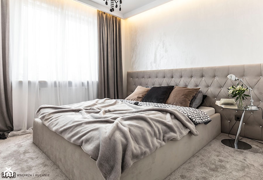 Nowoczesne mieszkanie - konkurs - Średnia biała sypialnia, styl nowoczesny - zdjęcie od Plasun Kuchnie i Wnętrza