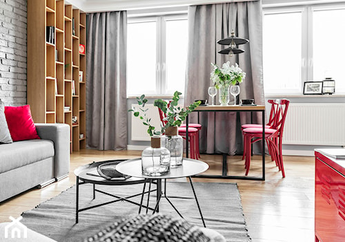 Mieszkanie z czerwonym akcentem - konkurs - Średni szary salon z jadalnią, styl industrialny - zdjęcie od Plasun Kuchnie i Wnętrza