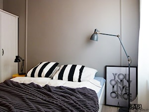 Projekt mieszkania na wynajem w Zielonej Górze - Mała szara sypialnia, styl skandynawski - zdjęcie od SAS Wnętrza i Kuchnie
