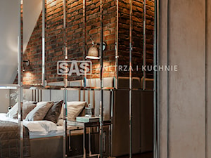Dom w klasycznym stylu - Średnia szara sypialnia na poddaszu - zdjęcie od SAS Wnętrza i Kuchnie