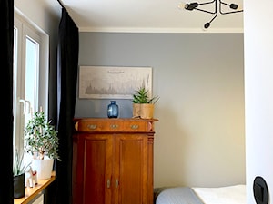 Mała sypialnia-mieszkanie-centrum-Poznań - zdjęcie od DECORNELIA HOME STAGING PROJEKTOWANIE WNĘTRZ POZNAŃ Kornelia Crosio-Szwankowska