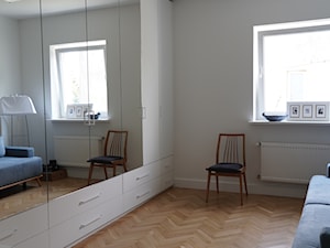 Garderoba po metamorfozie - zdjęcie od DECORNELIA HOME STAGING PROJEKTOWANIE WNĘTRZ POZNAŃ Kornelia Crosio-Szwankowska