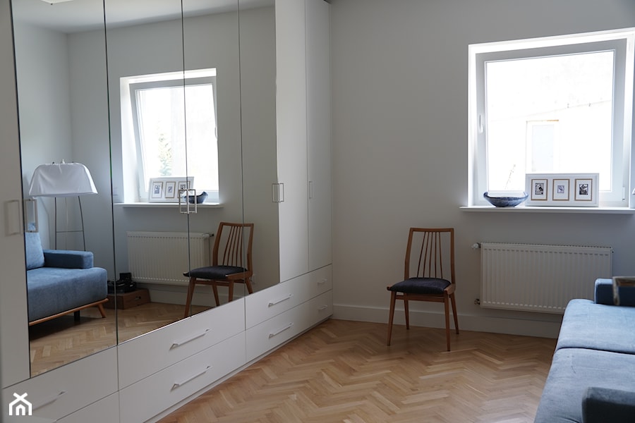 Garderoba po metamorfozie - zdjęcie od DECORNELIA HOME STAGING PROJEKTOWANIE WNĘTRZ POZNAŃ Kornelia Crosio-Szwankowska