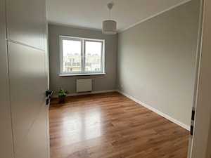 Pokój nastolatki przed metamorfozą - zdjęcie od DECORNELIA HOME STAGING PROJEKTOWANIE WNĘTRZ POZNAŃ Kornelia Crosio-Szwankowska