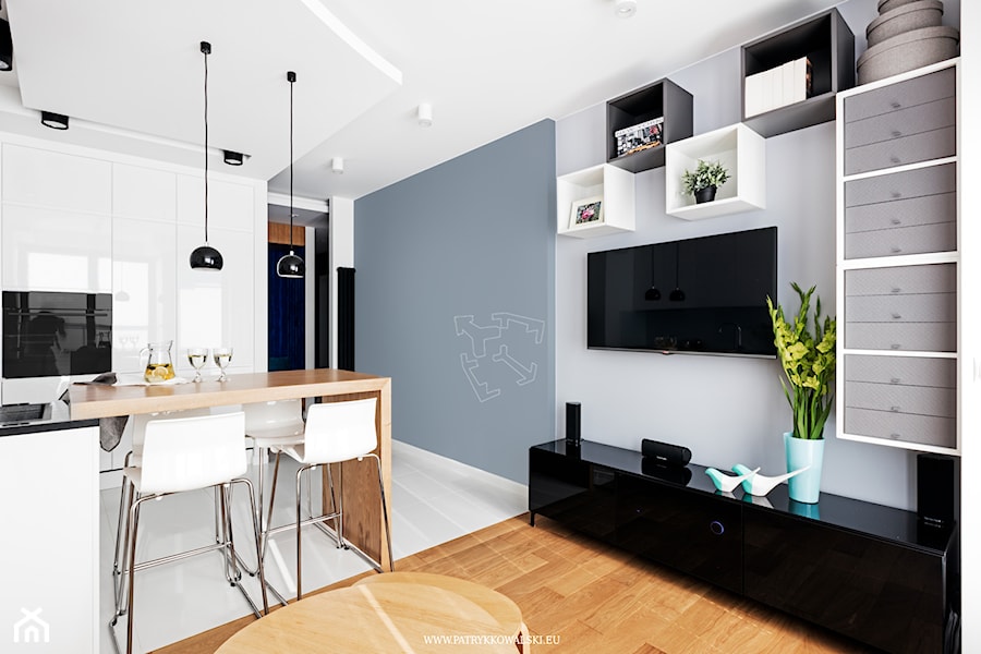 ul. Siedmiogrodzka - Średni biały niebieski salon z kuchnią z jadalnią, styl minimalistyczny - zdjęcie od Patryk Kowalski Design