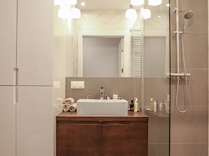 ul. Nocznickiego - Mała bez okna z lustrem z punktowym oświetleniem łazienka, styl nowoczesny - zdjęcie od Patryk Kowalski Design
