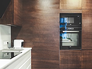 ul. Nocznickiego - Średnia otwarta z salonem biała z zabudowaną lodówką kuchnia w kształcie litery u z oknem z kompozytem na ścianie nad blatem kuchennym, styl nowoczesny - zdjęcie od Patryk Kowalski Design