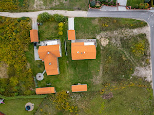 dron z góry na dom - zdjęcie od Fotochata-fotografia wnętrz i nieruchomości Olsztyn
