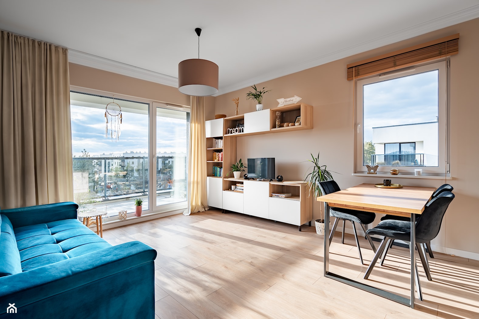 Apartament na sprzedaż - Jadalnia, styl nowoczesny - zdjęcie od Foto Studio Wrzosy - Homebook