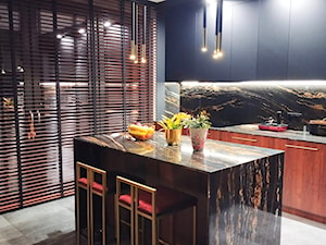 Salon z kuchnią w stylu glamour. - zdjęcie od Projekt Wnętrza Katarzyna Bednarko