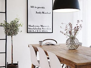 Mała biała jadalnia jako osobne pomieszczenie, styl skandynawski - zdjęcie od DominikaWalczak