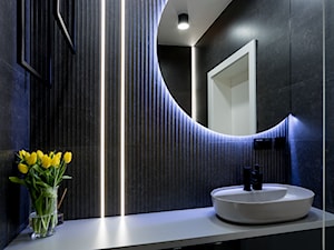 Czarna łazienka - zdjęcie od STUDIO OPEN projektowanie wnętrz Marta Jaskółowska