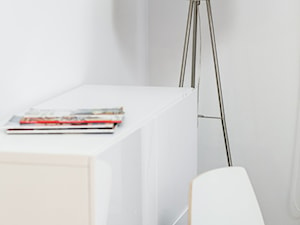 Mała biała jadalnia jako osobne pomieszczenie, styl skandynawski - zdjęcie od Urządzamy Pod Klucz