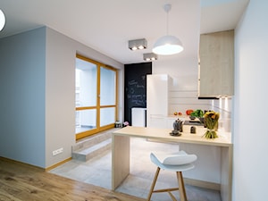 Jasne i przytulne! - Średnia otwarta biała kuchnia w kształcie litery l, styl nowoczesny - zdjęcie od Urządzamy Pod Klucz