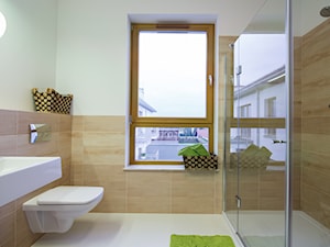 Jasne i przytulne! - Średnia łazienka z oknem, styl nowoczesny - zdjęcie od Urządzamy Pod Klucz