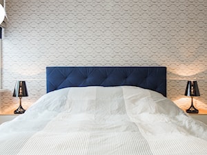 CZAS NA ZMIANY - Mała beżowa sypialnia, styl nowoczesny - zdjęcie od Urządzamy Pod Klucz