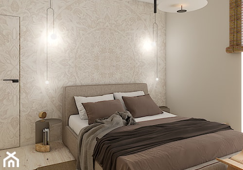 Łóżko z odcieniami brązu świetnie wyróżnia się na tapetowanej ścianie, a minimalistyczne oświetlenie wytwarza nastrojową atmosferę. - zdjęcie od CUBICconcept