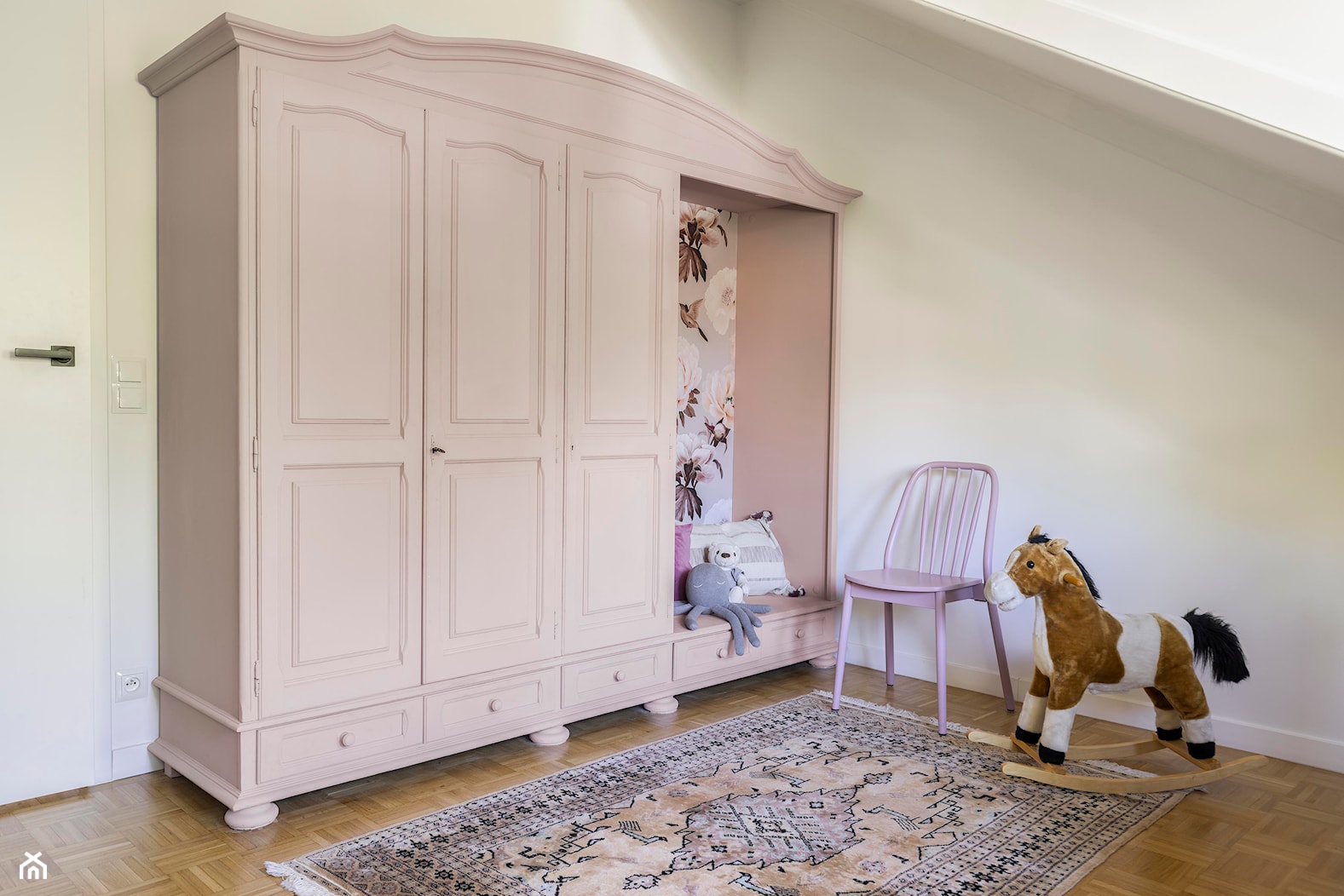Odnowiona szafa w pokoju dziecka - zdjęcie od Przyjaciółki Projektantki - Homebook
