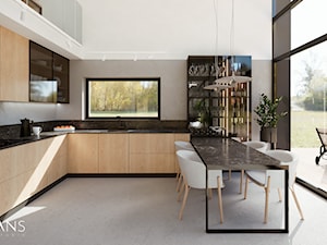 Kuchnia z przeszkloną witrynką w jadalni otwarte na salon - zdjęcie od Projekty Wnętrz | NIUANS STUDIO