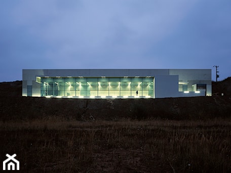 Aranżacje wnętrz - : Pawilon Paleontologiczny w Krasiejowie k. Opola - widok z przodu.fot. Daniel Rumiancew. - GOCZOŁOWIE ARCHITEKCI STUDIO AUTORSKIE. Przeglądaj, dodawaj i zapisuj najlepsze zdjęcia, pomysły i inspiracje designerskie. W bazie mamy już prawie milion fotografii!