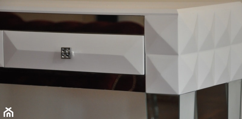 komoda w stylu nowoczesnym z lustrzanymi wstawkami - zdjęcie od Acoco Design
