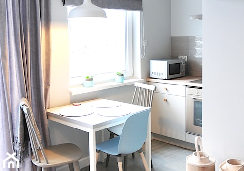 GDAŃSK ZASPA_mieszkanie na wynajem - Mała biała szara jadalnia w kuchni, styl nowoczesny - zdjęcie od PUFF