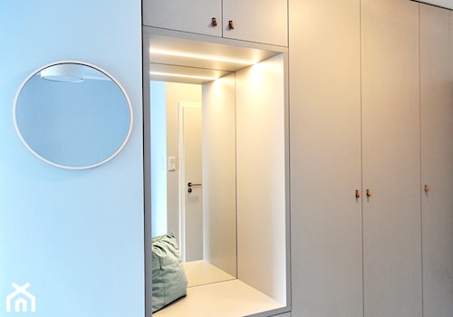 GDAŃSK ZASPA_mieszkanie na wynajem - Biały hol / przedpokój, styl minimalistyczny - zdjęcie od PUFF