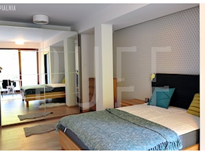 GDYNIA KACK_mieszkanie na wynajem - Średnia beżowa biała z biurkiem sypialnia, styl skandynawski - zdjęcie od PUFF