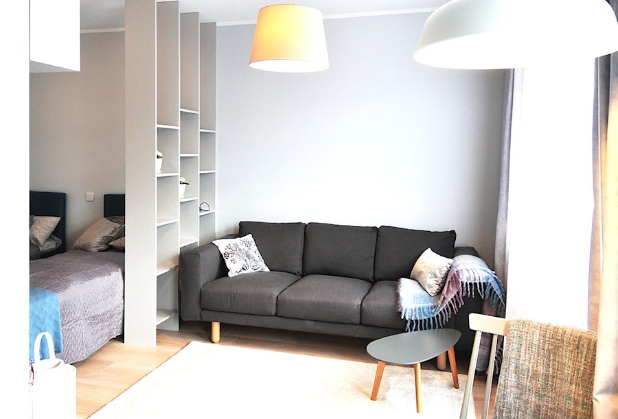 GDAŃSK ZASPA_mieszkanie na wynajem - Mały biały salon, styl nowoczesny - zdjęcie od PUFF