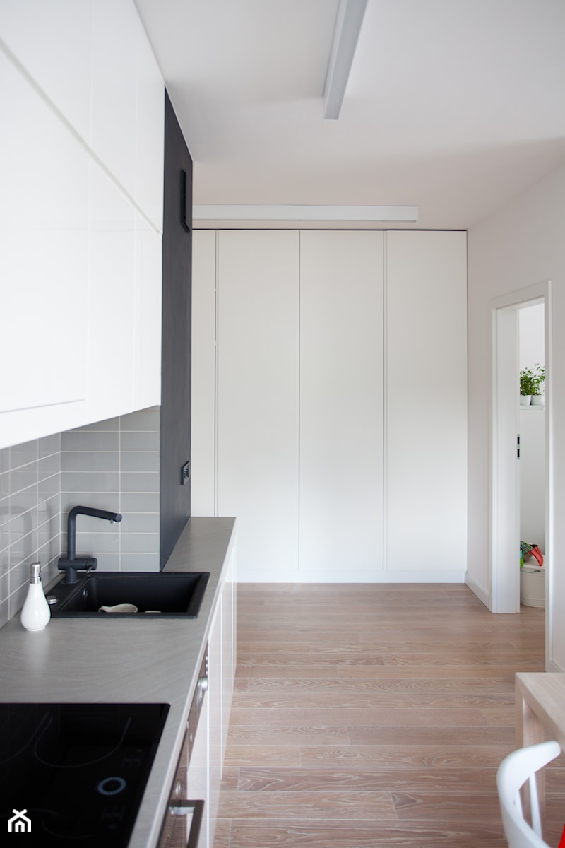 Mieszkanie w Krakowie / Morphostudio - Kuchnia, styl minimalistyczny - zdjęcie od WWW.NIEWFORMIE.PL