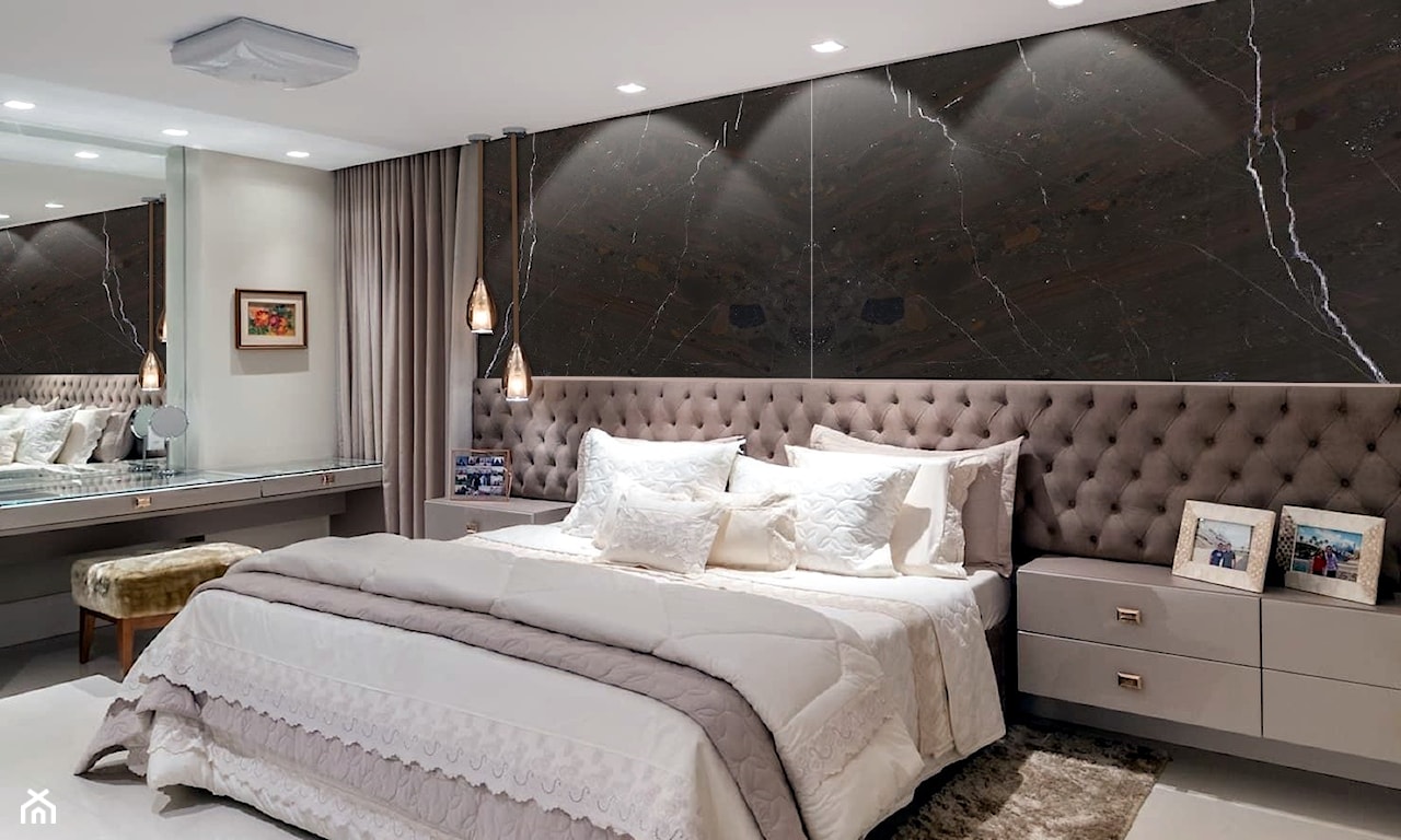 Czarny granit wykorzystany w aranżacji sypialni w stylu glamour