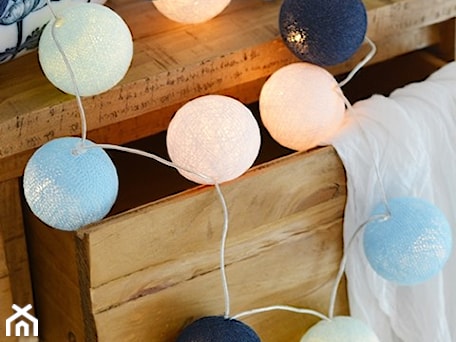 Aranżacje wnętrz - Pokój dziecka: Cotton Ball Lights PREMIUM od mantecodesign.pl - mantecodesign.pl. Przeglądaj, dodawaj i zapisuj najlepsze zdjęcia, pomysły i inspiracje designerskie. W bazie mamy już prawie milion fotografii!