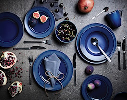 zastawa stołowa niebieska na 12 osób Groovy Stoneware od mantecodesign - zdjęcie od mantecodesign.pl - Homebook