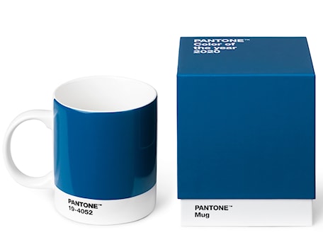 Aranżacje wnętrz - Biuro: kubek 375 ml PANTONE classic blue COPENHAGEN.DESIGN coy2020 - mantecodesign.pl. Przeglądaj, dodawaj i zapisuj najlepsze zdjęcia, pomysły i inspiracje designerskie. W bazie mamy już prawie milion fotografii!