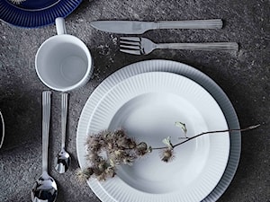 zastawa stołowa na 12 osób Groovy Stoneware biała od mantecodesign - zdjęcie od mantecodesign.pl