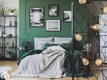 Aranżacje wnętrz - Sypialnia: Stylowe wnętrze sypialni z zieloną ścianą - kreatywnaaranzacja. Przeglądaj, dodawaj i zapisuj najlepsze zdjęcia, pomysły i inspiracje designerskie. W bazie mamy już prawie milion fotografii!