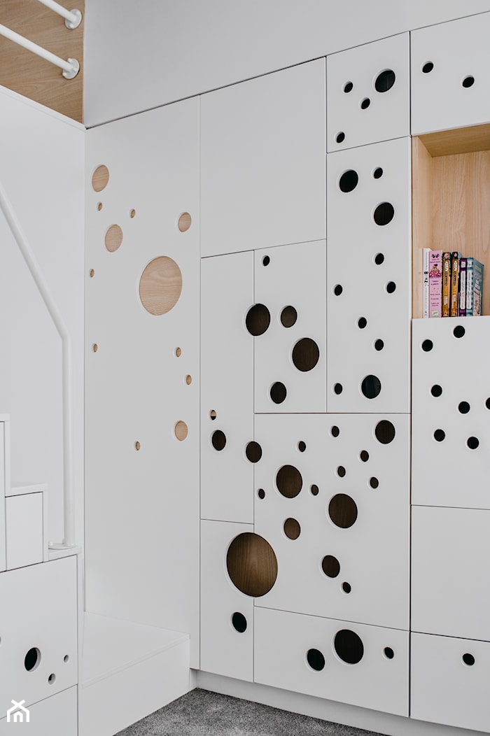 Apartament w Krakowie - Mały biały pokój dziecka dla dziecka dla nastolatka dla chłopca dla dziewczynki, styl nowoczesny - zdjęcie od MUS ARCHITECTS - Homebook