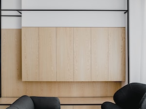 Apartament w Krakowie - Mały biały salon, styl minimalistyczny - zdjęcie od MUS ARCHITECTS