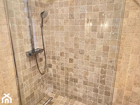 Aranżacje wnętrz - Łazienka: Trawertyn Classic Mix 10x10 - Tiles.com.pl. Przeglądaj, dodawaj i zapisuj najlepsze zdjęcia, pomysły i inspiracje designerskie. W bazie mamy już prawie milion fotografii!