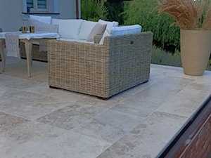 Trawertyn Ivory Classic Mix na tarasie - zdjęcie od Tiles.com.pl