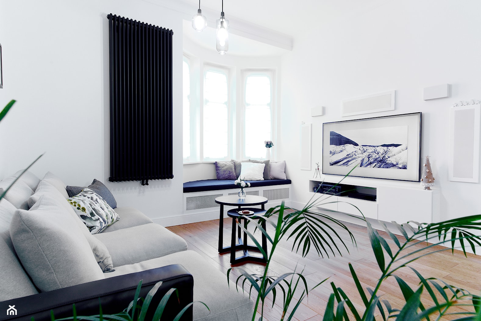 Biały salon, nagłośnienie - zdjęcie od KORU - Homebook