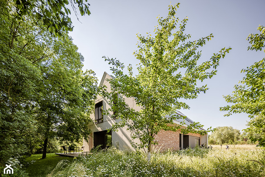 Dom z dachem dwuspadowym - Domy, styl minimalistyczny - zdjęcie od GRID architekci