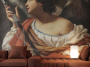 Duża ściana w salonie z tapetą na wymiar - barokowym obrazem - zdjęcie od Artemania - artystyczne tapety i pościel