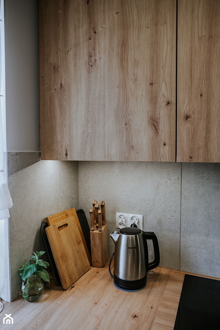 Szaro drewniana kuchnia w mieszkaniu - zdjęcie od NSDESIGN.PL - Homebook