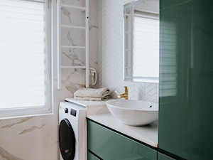 Zielone szafki w łazience - zdjęcie od NSDESIGN.PL