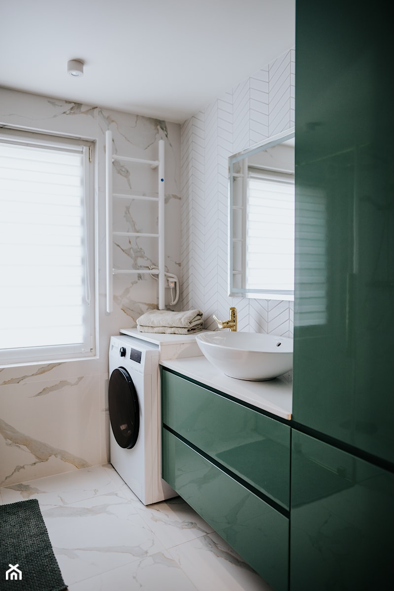 Zielone szafki w łazience - zdjęcie od NSDESIGN.PL