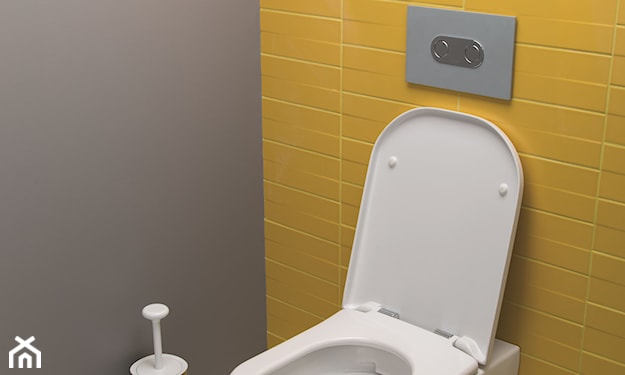 żółte płytki łazienkowe, szara ściana