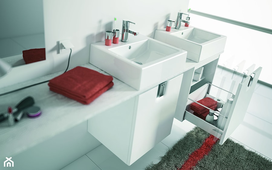 Aranżacje - Średnia z dwoma umywalkami łazienka z oknem - zdjęcie od KOŁO