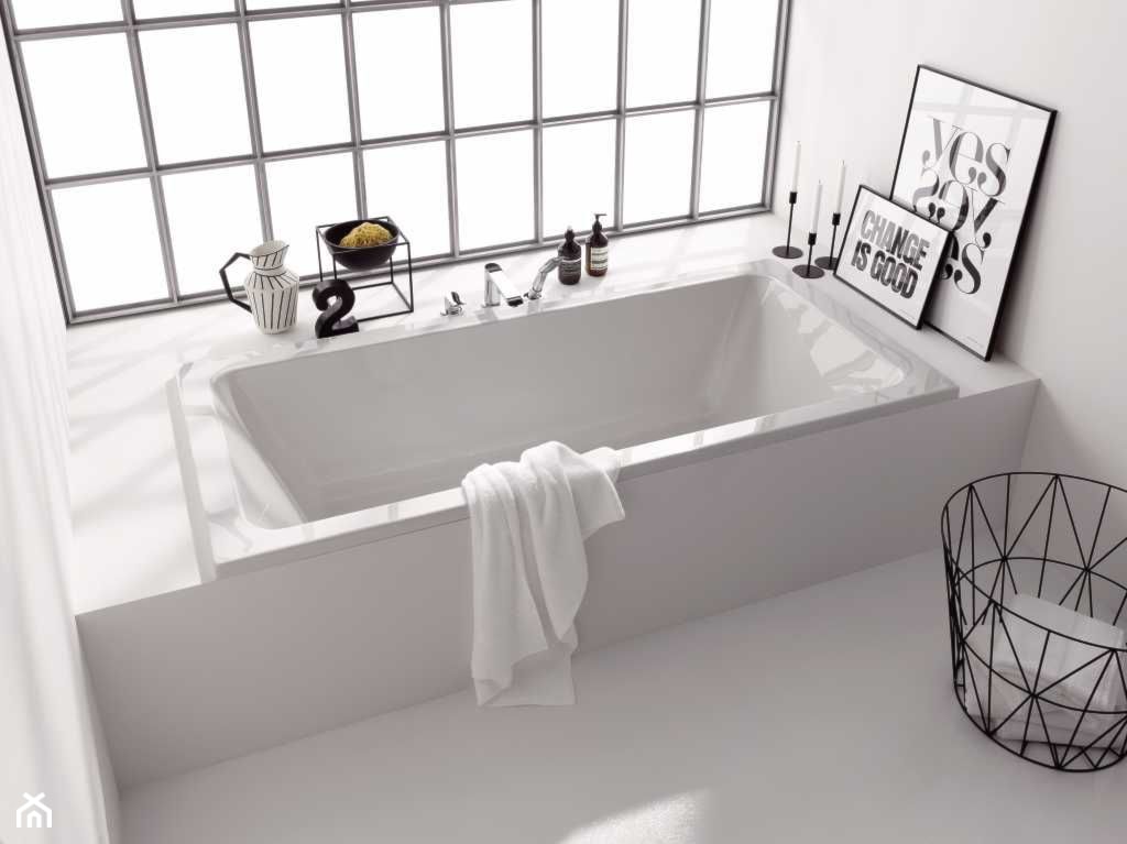 Koło MODO - Mała na poddaszu z marmurową podłogą łazienka z oknem, styl minimalistyczny - zdjęcie od KOŁO - Homebook